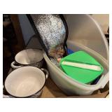 TUPPERWARE HAM CONTAINER/LUNCH SET/ CROCK POT BOWLS X 2- KC