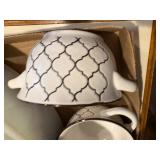 TUPPERWARE HAM CONTAINER/LUNCH SET/ CROCK POT BOWLS X 2- KC