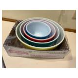 PYREX BOWLS X4 (RED/ YELLOW/ GREEN/ BLUE)- KC