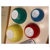PYREX BOWLS X4 (RED/ YELLOW/ GREEN/ BLUE)- KC