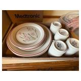 ANCHOR HOCKING STONEWARE DISH SET OF 4 (PLATES/BOWLS/CUPS/SAUCER)- KC