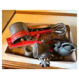 VINTAGE KITCHEN UTENSILS (GRINDER/GRATERS/NOODLE CUTTER/ JUICER & MORE- KC