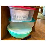 TUPPERWARE/ BASKET DIVIDED VEGETABLE TRAY/ SALAD SPINNER- K