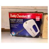 WAFFLE IRON/ HAND MIXER/ NUT CHOPPER/ GRATER- P