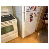 WHITE FRIGIDAIRE REFRIGERATOR (CLEAN)- K