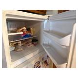 WHITE FRIGIDAIRE REFRIGERATOR (CLEAN)- K