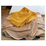 APRONS & TOWELS X2 FLATS- BG