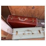VINTAGE SUIT CASES X 7- AT