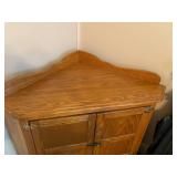 OAK CORNER TELEVISION CABINET 46 X 30 X 37- BB