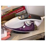 BLACK & DECKER IRON- BB