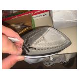 BLACK & DECKER IRON- BB