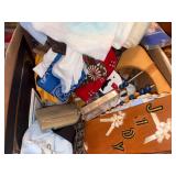 BOX OF MISCELLANEOUS DECOR- BB