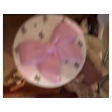 2 FLATS OF VICTORIAN DECOR & TABLE RUNNER- BB