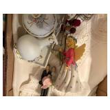 2 FLATS OF VICTORIAN DECOR & TABLE RUNNER- BB