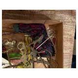 DECORATIONS & PICTURES- BB