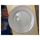 MARY CAROL HOME COLLECTION DISH SET W/ MISCELLANEOUS GLASSWARE- OF