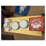 MARY CAROL HOME COLLECTION DISH SET W/ MISCELLANEOUS GLASSWARE- OF