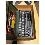 40PC SAE & METRIC SOCKET SET/LIGHT/DUCK WALL COAT HANGER- OF