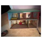 VINTAGE METAL DOLL HOUSE- UPB