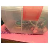 LITTLE GIRL VINTAGE TOYS/ PAPER DOLL/ DOLL CASE- UPB