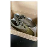 Zodiac Womens Cheezburger Leather Almond Toe Casual and Fashion Sneakers 5 12 - Retail: $79
