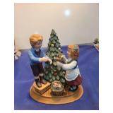 1982 Avon Christmas Memories Decorating Tree Figurine