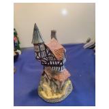 David Winter Crooked House Miniature Cottage 1986