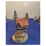 David Winter Crooked House Miniature Cottage 1986