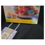Wilton Party Set - Gift Bags and Cupcake Stand