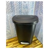 Rubbermaid Classic 13 Gallon Premium Step-On Trash Can with Lid and Stainless-Steel Pedal, Black Waste Bin for Kitchen Black Premium Step-On