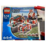 LEGO Kit 7945 w/ Booklets