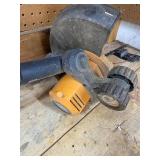 Worx Trimmer/Edger w/ Charger, Battery and String - Tested/Powers On