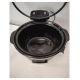 4.5 QUART CROCK POT WITH HINGED LID - Works 4.5 QUART CROCK POT WITH HINGED LID - Works