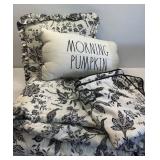 King Size Bedspread with (2) Euro Shams and (2) Decorative Pillows King Size Bedspread with (2) Euro Shams and (2) Decorative Pillows