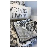 King Size Bedspread with (2) Euro Shams and (2) Decorative Pillows King Size Bedspread with (2) Euro Shams and (2) Decorative Pillows