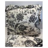 King Size Bedspread with (2) Euro Shams and (2) Decorative Pillows King Size Bedspread with (2) Euro Shams and (2) Decorative Pillows