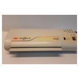 GBC Docuseal 95 Professional Laminator - Heats up GBC Docuseal 95 Professional Laminator - Heats up