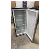 Vissani 7.1 cu. ft. Manual Defrost Convertible Upright Freezer in Stainless Steel Look Retail $379.00