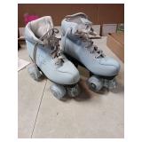 Comeon Roller Skates for Women PU Leather Roller Skates High-Top Leather for Beginners Teens for Woman,Girls and Boys,Adult(Light Blue Flash, 38=US 8) Comeon Roller Skates for Women PU Leather Roller Skates High-Top Leather for Beginners Teens for Woman,Girls and Boys,Adult(Light Blue Flash, 38=US 8)