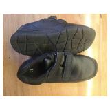 *Stock Photo Approximate* Black Leather Hook-and-Loop Boys School Shoes Size 31 - Retail: $15 *Stock Photo Approximate* Black Leather Hook-and-Loop Boys School Shoes Size 31 - Retail: $15