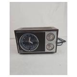 Sears Model 667 AM Radio Alarm Clock Sears Model 667 AM Radio Alarm Clock
