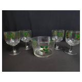 Vintage Style Holly Berry Christmas Wine Glasses Set