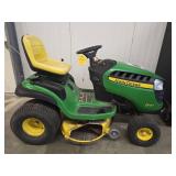 John Deere D130 Riding Lawn Tractor - NEEDS WORK