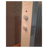 Mainstays 1500W Mechanical Oil Filled Electric Radiant Space Heater, White, WSH07O2AWW