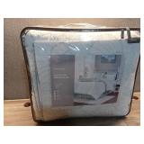 Harbor House Crystal Beach 4-Piece Comforter Set  White  King - Retail: $220