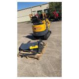 Mini Excavator Landhonor LHR-KN16-CEM with Attachments**Disclaimer, read description**