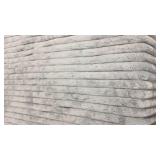 Members Mark Faux Fur 3 Piece Comforter Set,King,Gray. - Retail: $60