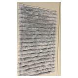 Members Mark Faux Fur 3 Piece Comforter Set,King,Gray. - Retail: $60