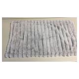 Members Mark Faux Fur 3 Piece Comforter Set,King,Gray. - Retail: $60