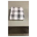 Members Mark 60x70 Gray And White Plaid Lounge Throw. - Retail: $11